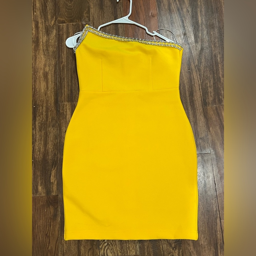 Yellow strapless bandage dress